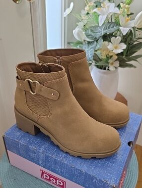 POP BRAND GIRL'S TAN AND GOLDTONE ANKLE BOOTS SIZE 4
